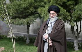 رهبر معظم انقلاب اسلامی دو اصله نهال میوه غرس کردند