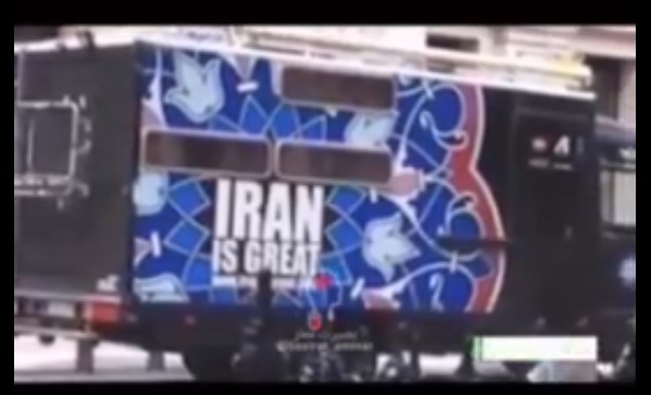 پلیس لندن به یک خودرو مشکوک شد، چون با خط درشت روی آن نوشته شده بود: ایران فوق العاده است شیشه های آن را شکست اما….. داستان چیز دیگری بود