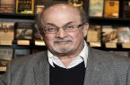سلمان رشدی، کور شده و یک دستش از کار افتاده است