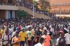 تشکیل صف‌های طولانی در نیجر برای ثبت نام در جنگ