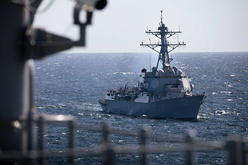 حمله موشکی به ناوشکن آمریکایی در دریای سرخ