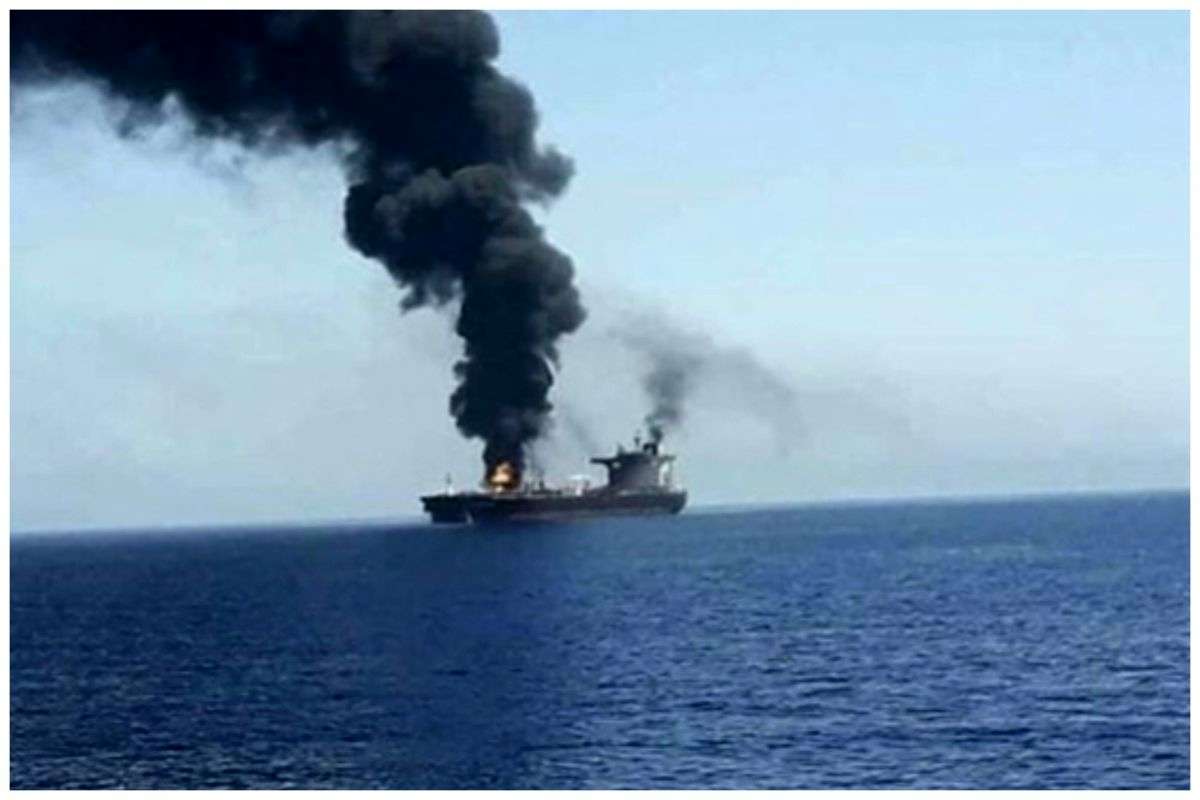 یک کشتی دیگر آمریکا هدف قرار گرفت / یمن: ما حرف نمی‌زنیم، عمل می‌کنیم