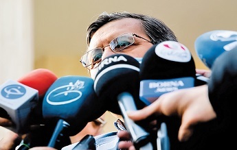 نعل وارونه نشریات زنجیرهای برای حمایت از وزیر تورمساز