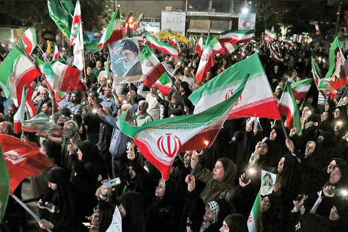 توهین روزنامه زنجیره‌ای به ملّت مبعوث