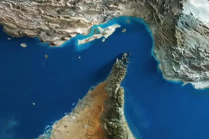 گزارش روز دویست و چهارم جنگ میخواست هرمز را باز کند، تنگه دوم هم بسته شد!